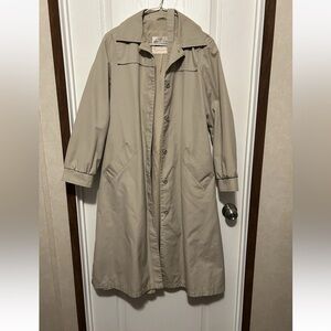 Vintage Windsor Bay JCPenney Women's Beige Overcoat with Lining & Tie - Size 12